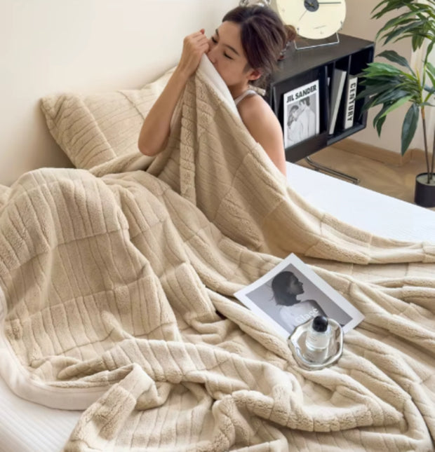 Double-sided Velvet Blanket and Pillowcase Set | Super Soft, Warm and Comfortable.