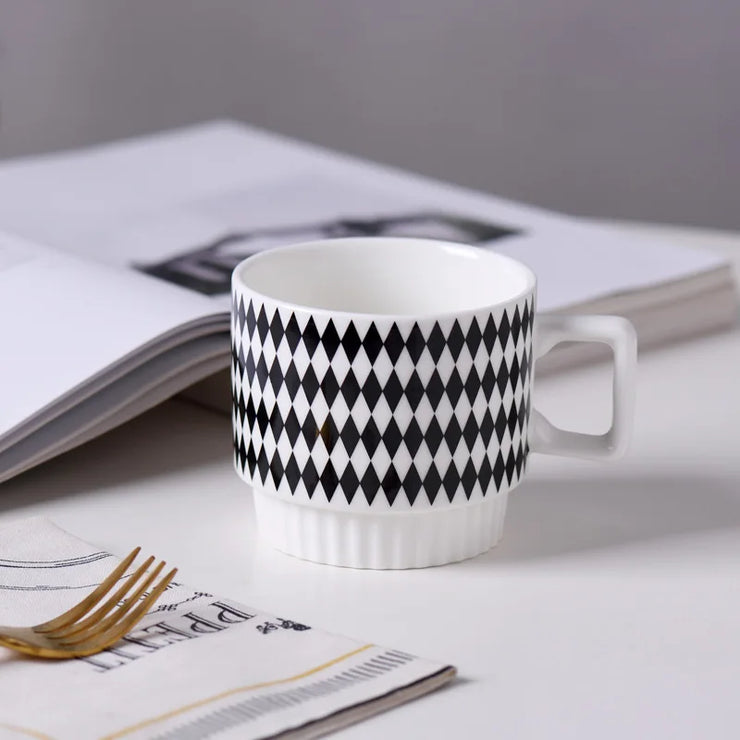 Nordic-style ceramic mug (1 unit), with various graphic prints. Stackable.