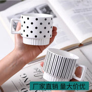 Nordic-style ceramic mug (1 unit), with various graphic prints. Stackable.