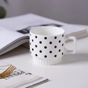 Nordic-style ceramic mug (1 unit), with various graphic prints. Stackable.