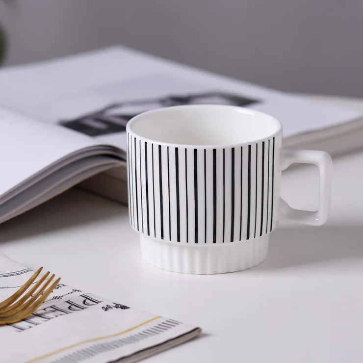 Nordic-style ceramic mug (1 unit), with various graphic prints. Stackable.